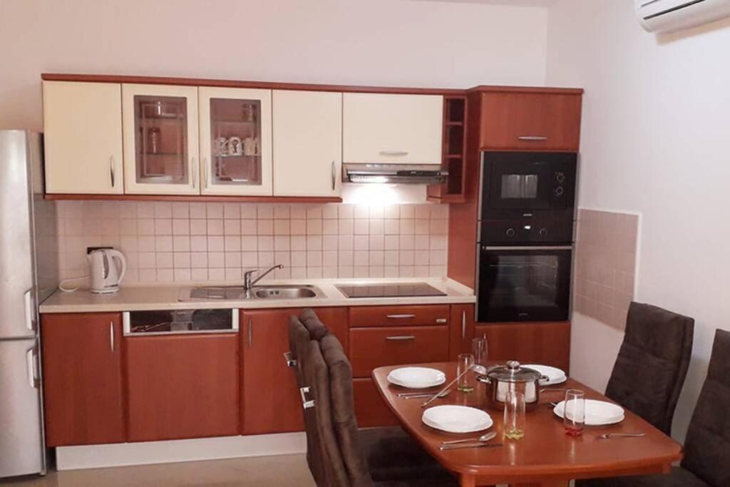 Apartman Franko - Uz Parking PUY Eksteriør bilde